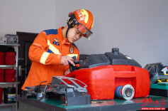 【新春走基层】火焰蓝的别样春节：坚守，是另一种团圆