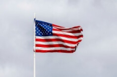 美国在约旦军事基地部署大量战机，卫星图像显示超60架