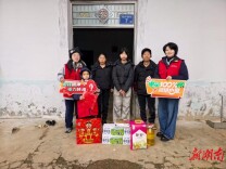 “电雷锋”情暖困境青少年：四年坚守暖童心 平安护佑过暖冬 