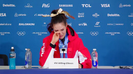 夺冠后得知外婆离世，谷爱凌泪洒发布会现场