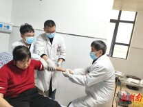 新春走基层㊴｜新田中医：除夕夜以“岗”为家 守护群众健康