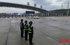 返程高峰护畅通