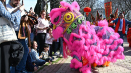 海外多地举办春节庆祝活动