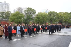 新春首个工作日，株洲石峰区举行升国旗仪式