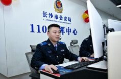 除夕夜，他们在110接警台守护平安