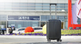 辛小湘丨“轻快”的春运——行李箱“自己走”，务工工具免费寄