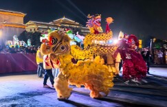 新春走基层 | 龙狮起舞迎新春，打铁花点亮靖州新年