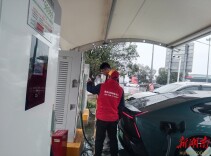 筑牢高速充电保障！岳阳“电骆驼”护航春节返程顺畅