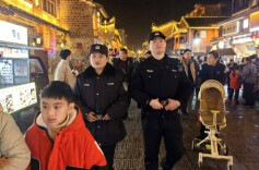 老街游客暴涨，缘何警情下降？