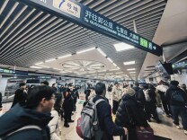 延时加开，暖心护航！北京地铁“返程安心包”伴旅客回家