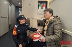 71岁老人赴京“领奖”，高铁乘警紧急拦截劝返