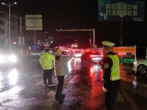 洞口县黄桥镇：疏堵保畅守平安 暖心服务护归途