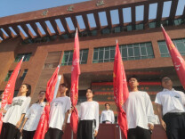 这组特写，在同一背景下