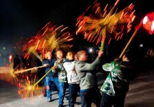 桂东县：“香火龙”迎新 民俗年味浓