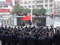 春启新程 实干铸魂：岳阳市平江县人民法院举行新春升旗仪式