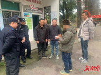 游客遗失钱包心急如焚 湘潭菊花塘公园工作人员拾金不昧暖人心