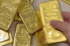 金价“狂飙”近1600元/克大关 多家金店宣布近期将涨价，买还是等？
