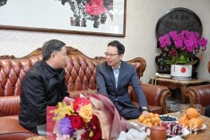 胡贺波李永亮看望慰问老同志