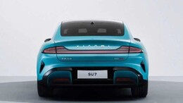 还原小米SU7成都事故最后时刻：撞击后9秒断电致门把手失效，燃爆前6.5s曾三次制动