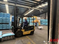 抢抓春光，马力全开！屈原管理区企业“满格”迎接“开门红”