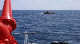 菲律宾多艘船只集结侵闯黄岩岛领海 我海警依法驱离