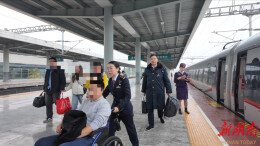 旅客突发急病 高铁娄底南站迅速协助下车就医
