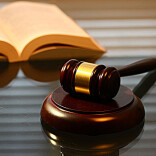 欠债十余年，因病无力偿还，这场僵局最后被“他”打破