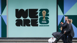 温哥华装扮迎接世界杯