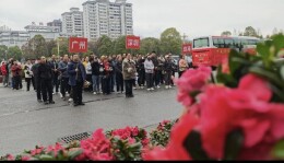 张家界488名务工人员搭乘“专车”返岗复工