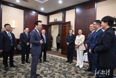 胡贺波李永亮会见“新湖南贡献奖全省优秀民营企业家”获得者