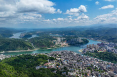 新春走基层｜洪江市籍老板向其明新年新目标：“我要把在广东的玉石坊搬回家乡”