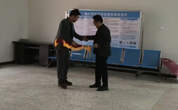 “犟得很”送锦旗