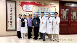中医真管用！美国老人专程来长沙治膝盖