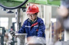 开足马力忙生产