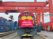 双语新闻｜中欧班列（长沙）春节假期发运34列，马年开启出海加速度