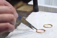 小心！他们在你眼皮底下偷金！