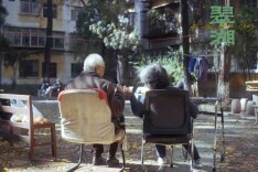 《翠湖》：在细节处解构家庭叙事