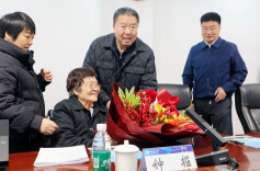毛万春看望慰问联系服务的院士专家