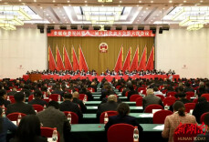 娄星区十一届人大六次会议开幕