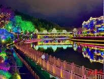 “夜宴”醉游人