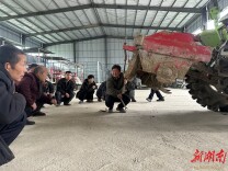 农机“土专家”互助传技 奏响春耕备耕“进行曲”