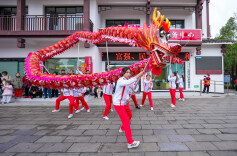 张家界：民俗迎元宵 欢乐满社区