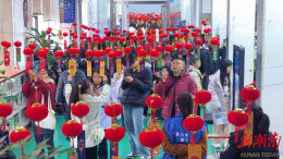 辰溪县：猜灯谜闹元宵 普法书香润心田