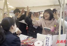 元宵喜乐“警”相随，反诈知识“袋”回家