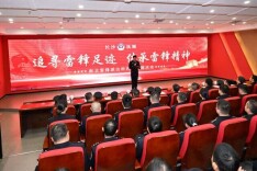 一捧热土，连接两座雷锋之城