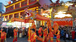 逛元宵庙会 “闹”不尽美好生活