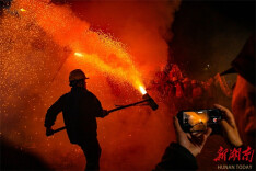 Steel Fire Dragon Dance Performed in Jishou City