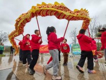 新宁：童趣舞龙庆元宵 生态护苗润童心