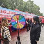 街头开讲未成年人保护课，汨罗市人民检察院护航青春成长