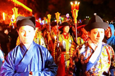 让古画国宝“活”起来,元宵夜宝庆里甲胄汉服巡游美哭游客